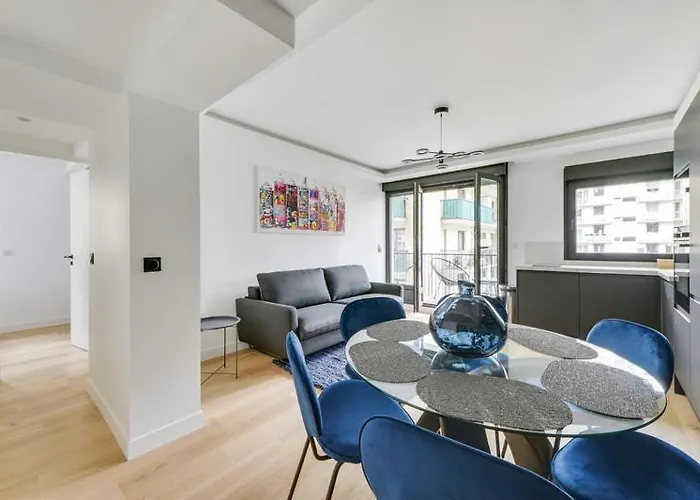 181 One - Superb In Paris. Παρίσι