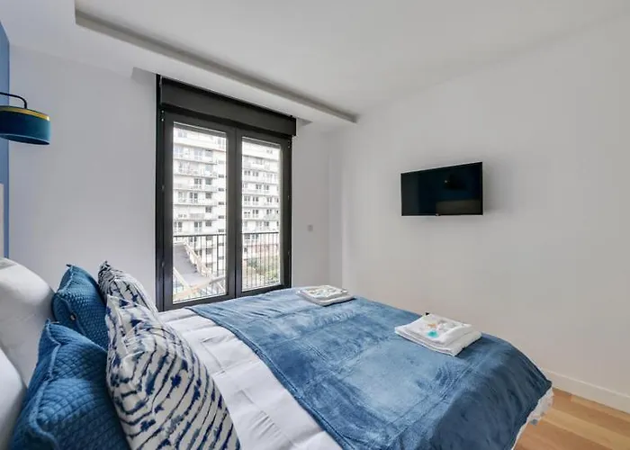 181 One - Superb In Paris. Παρίσι