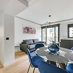 181 One - Superb In Paris. Paříž