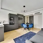 181 One - Superb In Paris.