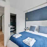 181 One - Superb In Paris. * Paříž