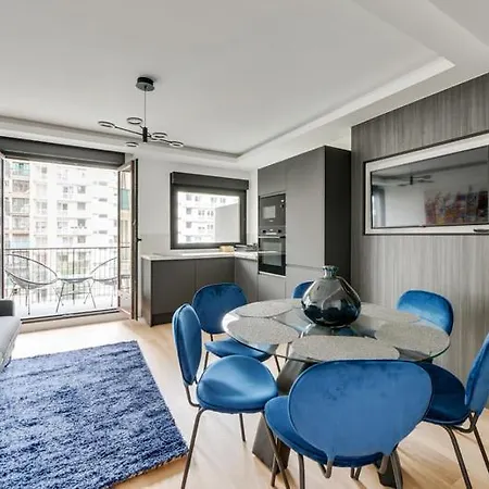 181 One - Superb In Paris. Paris