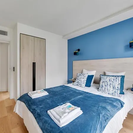 181 One - Superb In Paris. * Paris