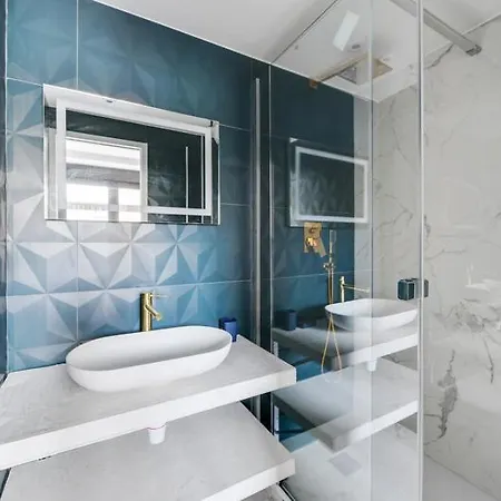 181 One - Superb In Paris. *