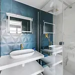 181 One - Superb In Paris. *