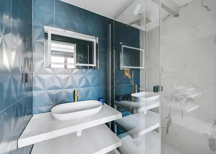 181 One - Superb In Paris. *